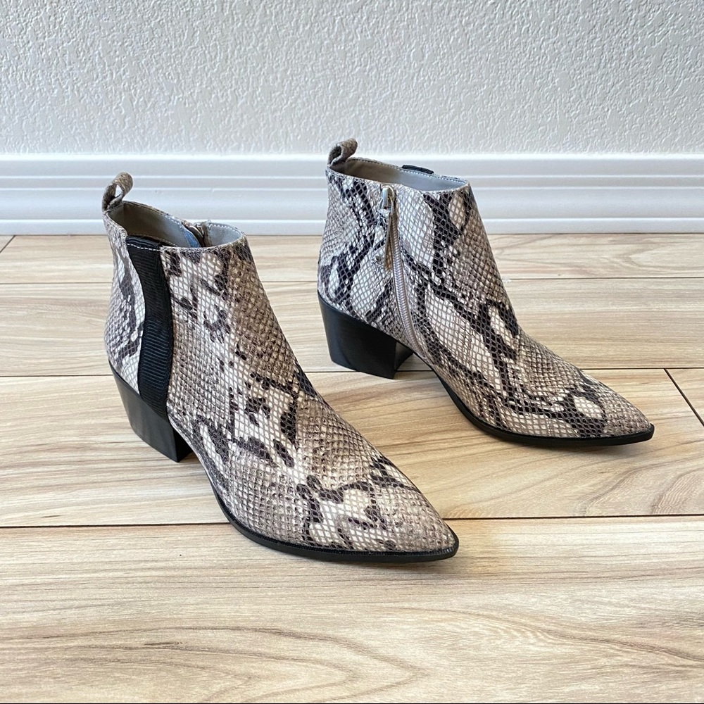 Snake-Print Pointed Toe Ankle Boots - Neutral